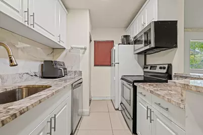 610 Trace Circle #206, Deerfield Beach, FL 33441 - Photo 10