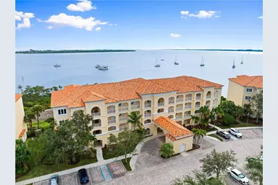 29 Harbour Isle Drive #203, Fort Pierce, FL 34949 - Photo 2