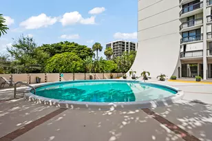 2425 Presidential Way, West Palm Beach, FL 33401 - Photo 20