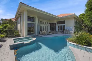 66 St James Dr, Palm Beach Gardens, FL 33418 - Photo 2