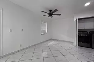 1805 SW 81st Ave, Davie, FL 33324 - Photo 2