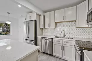 105 Coventry E, West Palm Beach, FL 33417 - Photo 2