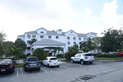 7051 N Seacrest Boulevard, Lantana, FL 33462 - Photo 2
