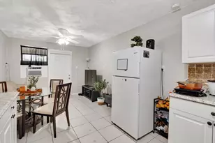 3063 Floweva St, Palm Springs, FL 33406 - Photo 10