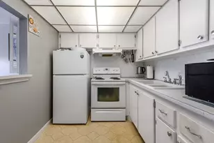 393 Windsor Q, West Palm Beach, FL 33417 - Photo 8