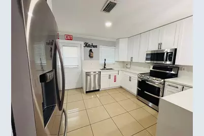 2010 NE 1st Avenue, Pompano Beach, FL 33060 - Photo 16