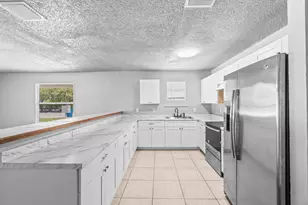 1661 W 27th St, Riviera Beach, FL 33404 - Photo 8