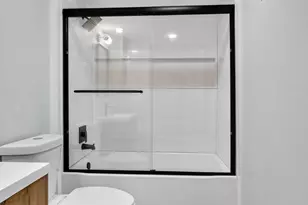 3710 Whitehall Dr, West Palm Beach, FL 33401 - Photo 16