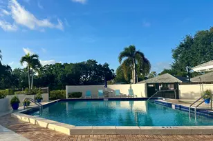 305 Club Dr, Palm Beach Gardens, FL 33418 - Photo 12