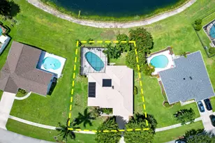 7431 Hazelwood Cir, Lake Worth, FL 33467 - Photo 2