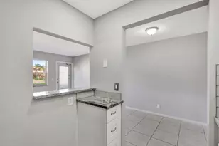 27 Camden B, West Palm Beach, FL 33417 - Photo 4