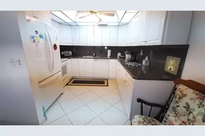 209 Greenbrier A, West Palm Beach, FL 33417 - Photo 6