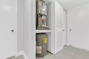 200 Jacaranda Country Club Dr, Plantation, FL 33324 - Photo 26