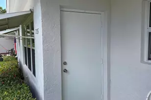 7205 W Oakridge Cir, Lantana, FL 33462 - Photo 2