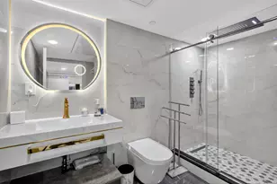 5225 Collins Ave, Miami Beach, FL 33140 - Photo 18