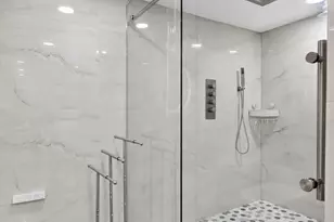 5225 Collins Ave, Miami Beach, FL 33140 - Photo 14