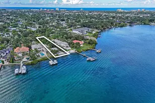 114 W Riverside Dr, Jupiter, FL 33469 - Photo 1