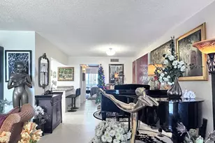 208 Wellington E, West Palm Beach, FL 33417 - Photo 6