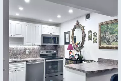 208 Wellington E, West Palm Beach, FL 33417 - Photo 4