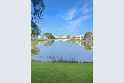 208 Wellington E, West Palm Beach, FL 33417 - Photo 2