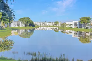 208 Wellington E, West Palm Beach, FL 33417 - Photo 2