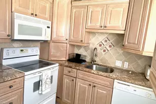 392 Brighton J, Boca Raton, FL 33434 - Photo 2