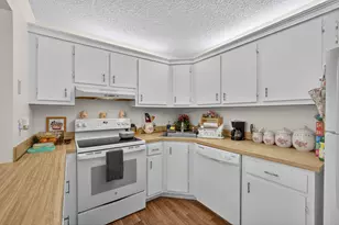 340 Pine Ridge Cir, Greenacres, FL 33463 - Photo 28