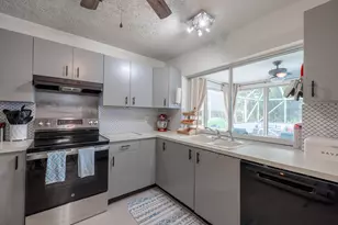 2349 SE Avalon Rd, Port Saint Lucie, FL 34952 - Photo 10