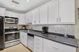 125 Suffolk C, Boca Raton, FL 33434 - Photo 4