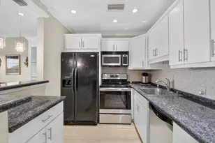 125 Suffolk C, Boca Raton, FL 33434 - Photo 2