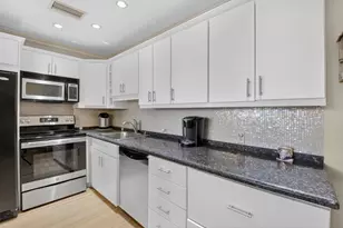 125 Suffolk C, Boca Raton, FL 33434 - Photo 4