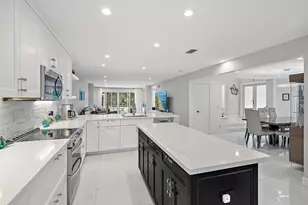 7 Grand Bay Cir, Juno Beach, FL 33408 - Photo 10