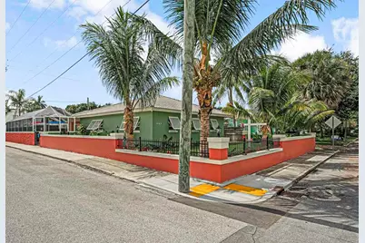 532 N Palmway, Lake Worth Beach, FL 33460 - Photo 2