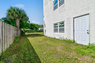 322 N Lakeside Ct, West Palm Beach, FL 33407 - Photo 18