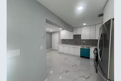 1319 Crest Drive, Palm Springs, FL 33461 - Photo 10