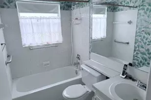 201 Ventnor M, Deerfield Beach, FL 33442 - Photo 10