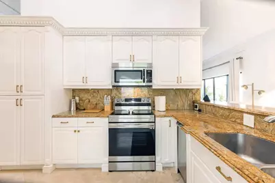 9823 Sun Pointe Drive, Boynton Beach, FL 33437 - Photo 10