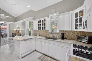 26 Porta Vista Cir, Palm Beach Gardens, FL 33418 - Photo 6