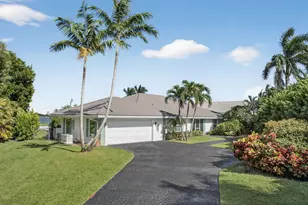 8 Woodbrook Cir, West Palm Beach, FL 33401 - Photo 4