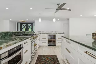 8 Woodbrook Cir, West Palm Beach, FL 33401 - Photo 14