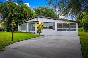 2904 SE Bamboo St, Stuart, FL 34997 - Photo 2