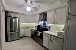 2425 Presidential Way, West Palm Beach, FL 33401 - Photo 10