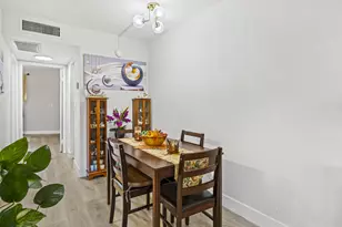 200 Village Green Cir E, Lake Worth Beach, FL 33461 - Photo 8