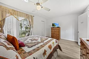 200 Village Green Cir E, Palm Springs, FL 33461 - Photo 12
