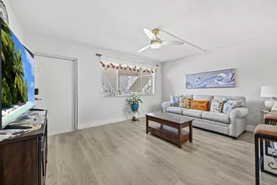 200 Village Green Circle E #202, Lake Worth Beach, FL 33461 - Photo 4