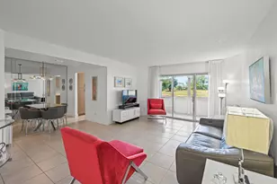 3871 Via Poinciana, Lake Worth, FL 33467 - Photo 2