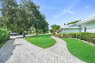 1225 SW Magnolia Bluff Dr, Palm City, FL 34990 - Photo 6