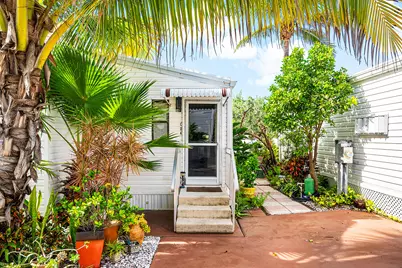 4 East Cedar Drive #Cd, Briny Breezes, FL 33435 - Photo 2