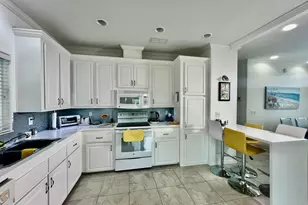 413 Hibiscus Dr, Deerfield Beach, FL 33442 - Photo 2