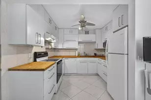 114 Somerset F, West Palm Beach, FL 33417 - Photo 10